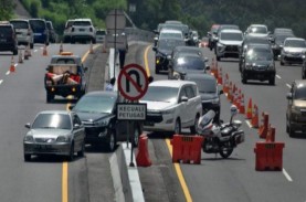 Arus Lalu Lintas Membludak, Polisi Berlakukan Contraflow…