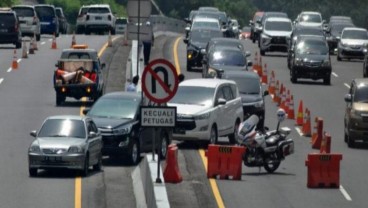 Arus Lalu Lintas Membludak, Polisi Berlakukan Contraflow di Tol Semarang-Solo