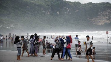 OBJEK WISATA DIY  : Wisatawan Melonjak, Parangtritis Macet