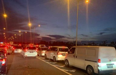 One Way Tidak Mempan, Macet Panjang Terjadi Arah Tol Palimanan