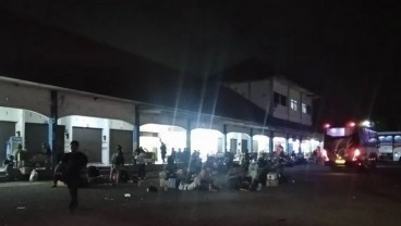 Ratusan Penumpang Bus Jurusan Jakarta Telantar di Terminal Induk Jati Kudus