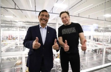 Luhut: Jokowi akan Bertemu Bos Tesla Elon Musk di AS