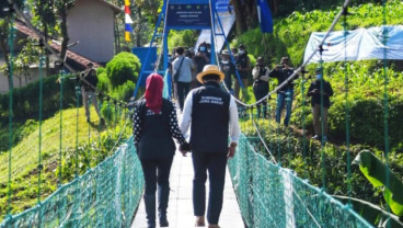 Resmikan Jembatan Gantung Simpay Asih, Ridwan Kamil: Ekonomi Warga Bisa Meningkat