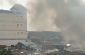 Pasar Ciputat Terbakar: Diduga Korsleting Listrik, 8 Unit Damkar Dikerahkan