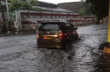Hujan Deras Minggu 15 Mei 2022, 24 Titik Di Jakarta Terendam Banjir