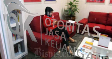 Pengunjung gerai Slik menunggu panggilan petugas Otoritas Jasa Keuangan (OJK) di Gedung Bank Indonesia, Jakarta, Rabu (5/2/2020). Bisnis/Abdurachman
