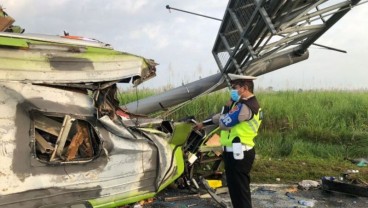 Bus Pelancong Kecelakaan di Tol Mojokerto, 13 Meninggal