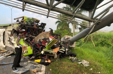 Update. 14 Orang Meninggal Kecelakaan Bus di Tol Mojokerto
