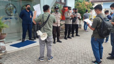 Petani Sawit Rugi, Mahasiswa Adukan Dua Perusahaan dengan Dugaan Monopoli