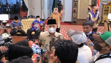 Gubernur Sumsel Herman Deru Serahkan SK Plh Bupati Muba Kepada Apriyadi