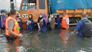 Ribuan Pekerja Pabrik di Tanjung Emas Terdampak Banjir Rob