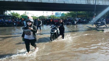 Evakuasi Kendaraan Akibat Banjir Tanjung Emas Berlanjut