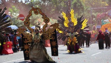 Pawai Bunga dan Budaya Menyemarakkan HUT ke-729 Surabaya