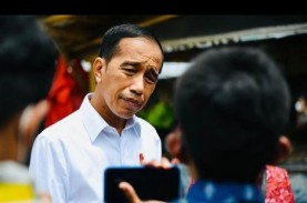 Salurkan Bansos di Solo, Jokowi: Untuk Dorong Ekonomi…