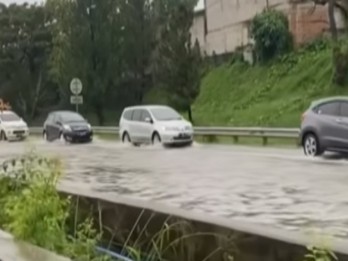 Tol JORR Arah Serpong Banjir, Laju Kendaraan Terhambat