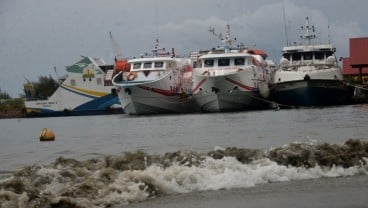 Cuaca Paksa Kapal di Banda Aceh Tak Berlayar