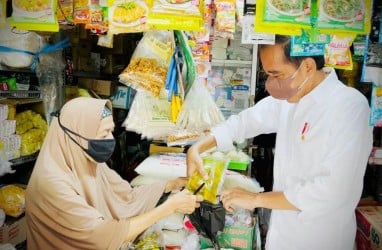 Pak Jokowi, Harga Minyak Goreng Belum Turun Sesuai HET