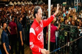 Konser Kebangsaan di Ende, Jokowi Nikmati Penampilan…