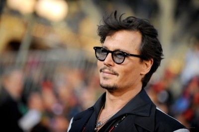 Johnny Depp memenangkan kasus pencemaran nama baik/schmoesknow.com
