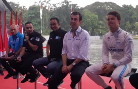 Ahmad Sahroni Buka Meet and Greet Pembalap Formula E di Monas