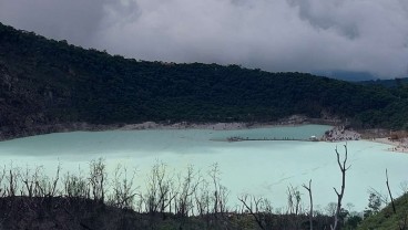 Menikmati Kawah Putih Ciwidey dari Ketinggian Gunung Patuha