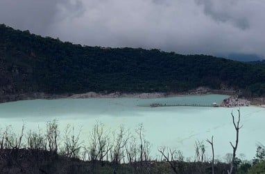 Menikmati Kawah Putih Ciwidey dari Ketinggian Gunung Patuha