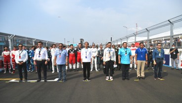 Anies Baswedan-Puan Maharani Nonton Bareng Formula E, Warganet: For President