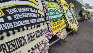 Karangan Bunga Duka Cita Masih Terus Berdatangan ke Gedung Pakuan