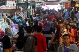Buka Hingga Malam Hari, Pedagang Pasar Beringharjo…