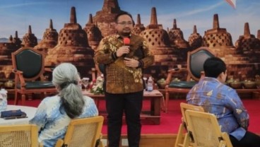 Menag Yaqut Undang Paus Fransiskus ke Indonesia untuk Sapa Umat Katolik