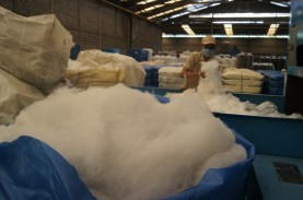 UEA Usul Bea Masuk Bahan Baku Plastik Turun, Ekonom:…