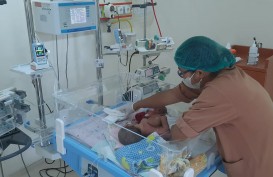 Update Kondisi Bayi Kembar Siam di Sumut, Lahir dengan 3 Kaki dan Perut Menyatu