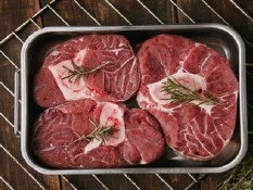 Studi Ungkap Pemakan Daging Mentah Bisa Berisiko Kehilangan Penglihatan