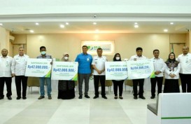 Iuran BPJamsostek Didanai APBD, Pj Wali Kota Pekanbaru Serahkan Santunan ke Ahli Waris