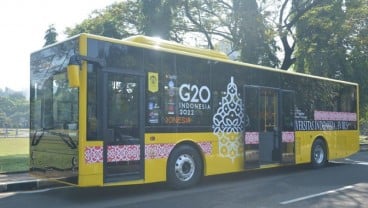 UI Serahkan 2 Bus Listrik untuk Dukung KTT G20