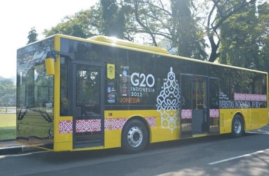 UI Serahkan 2 Bus Listrik untuk Dukung KTT G20