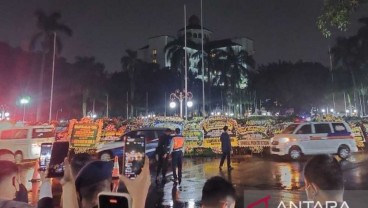 Hadir di Bandara Soetta, Menko PMK Jadi Imam Shalat Jenazah Eril