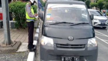 Mulai Hari Ini Polisi Tindak Pelanggar Ganjil Genap di 25 Ruas Jalan