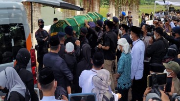 Suasana Haru Detik-Detik Pemakaman Eril di Islamic Center Cimaung 