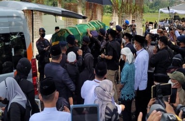 Suasana Haru Detik-Detik Pemakaman Eril di Islamic Center Cimaung 