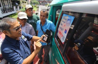 BRI Hadirkan Transaksi QRIS untuk Angkot di Padang