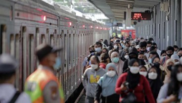 Menhub: Penumpang KRL Jabodetabek Tembus 1,2 Juta Orang per Hari