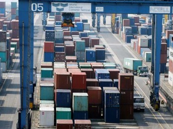JICT Datangkan Dua Container Crane Paling Modern dari China