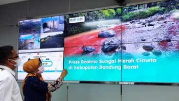 DLH Jabar Pastikan Warna Merah Sungai Cimeta Tak Berbahaya