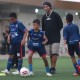 Gelar Coaching Clinic Bareng Anak-anak Indonesia, Ronaldinho Bagikan Tips Penting