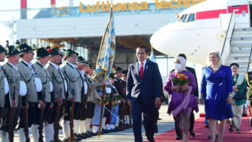 Jokowi Tiba di Munich, Disambut Pasukan Berbusana Bavaria