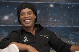 Sambut Ronaldinho, Airlangga Sebut Sepak Bola Bisa…