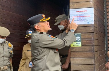 Satpol PP DKI Jakarta Tutup Serentak 12 Gerai Holywings di Jakarta