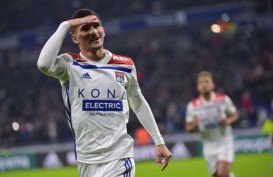 AS Roma Yakin Bisa Gaet Gelandang Houssem Aouar dari Olympique Lyon