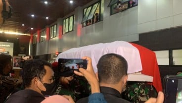 Jenazah Menpan RB, Tjahjo Kumolo Sampai di Mesjid PanRB